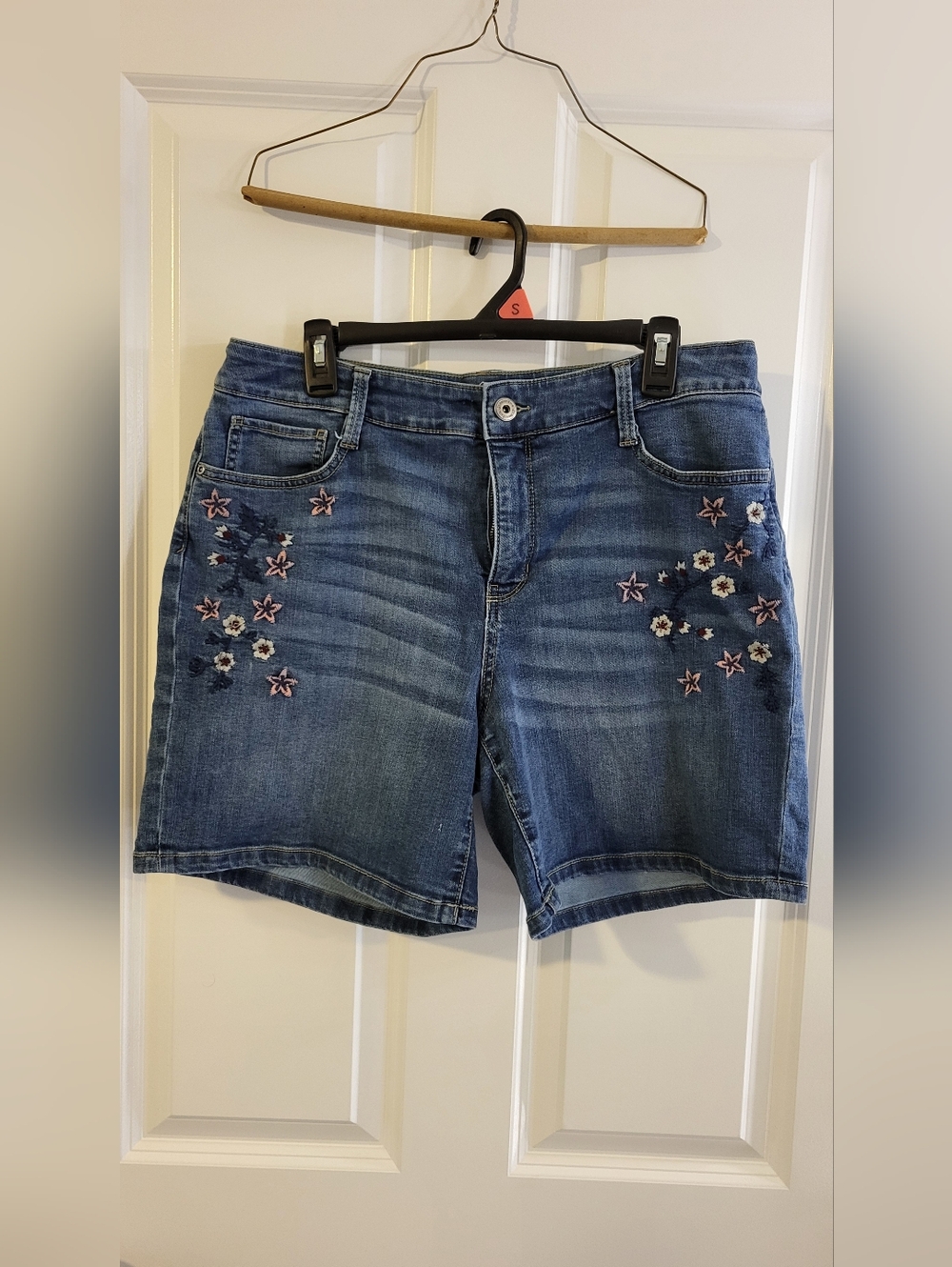St.John's Bay  Denim Shorts with floral Embroidery Pattern.
